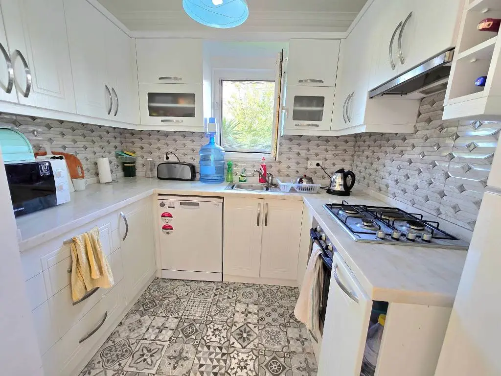 Fitted kitchen